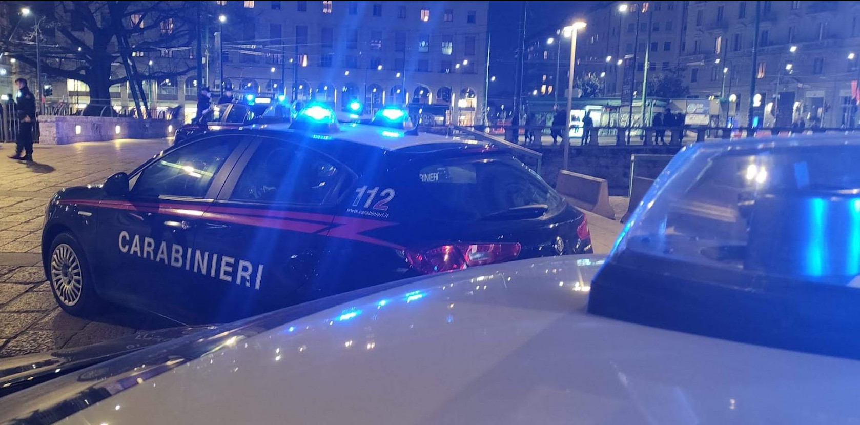Carabinieri controllano la movida in Darsena a Milano. Foto di repertorio